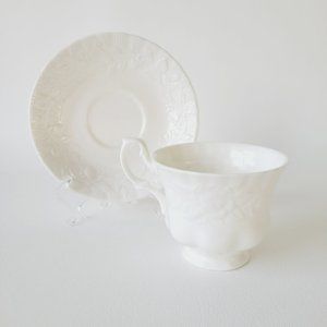 Royal Albert Old English Garden Teacup/Saucer, Elegant White Floral Embossed Cup